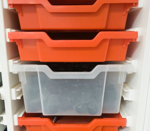 Plastskinne til bakker