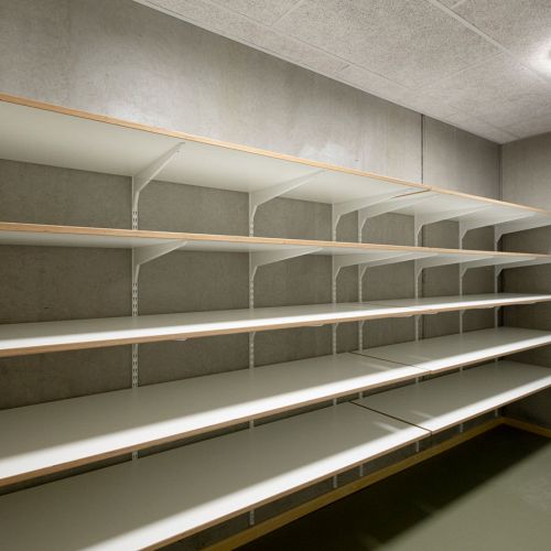 Hylde 19 mm hvid melamin, hvid plast kant 