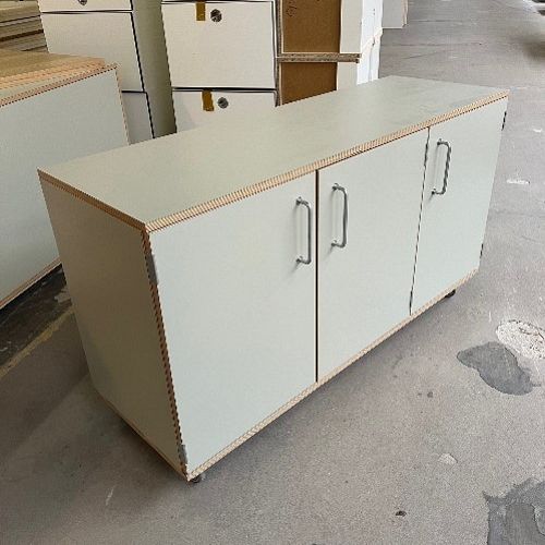 Mobile moduler på hjul med 3 skabe, 1 hylde 