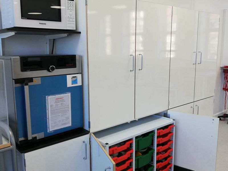 Amager-Fælled-school-trolley-with-trays