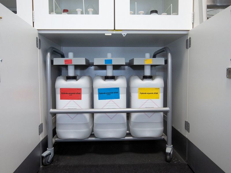 Europaskolen-Science-chemical-cabinet.jpg Europaskolen-Science-chemical-cabinet.jpg