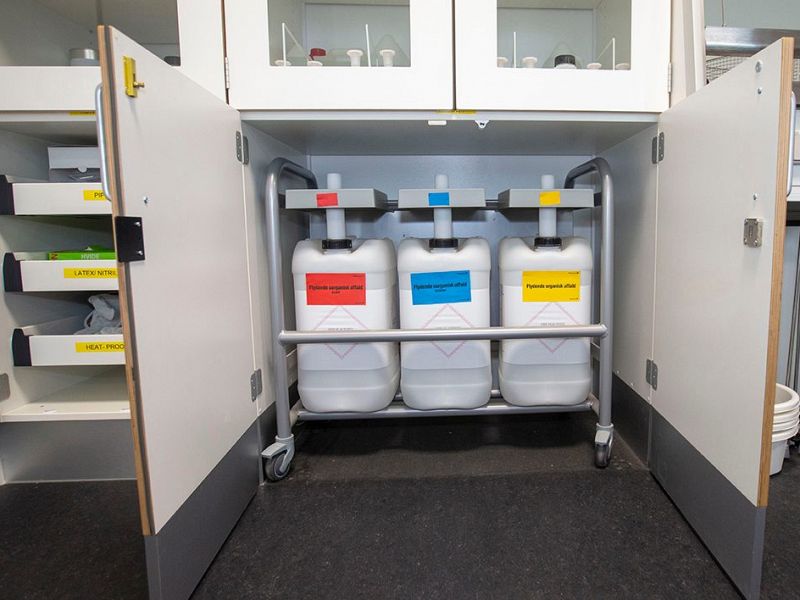 Europaskolen-Science-chemical-cabinet-2.jpg Europaskolen-Science-chemical-cabinet-2.jpg