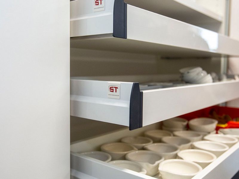 Europaskolen-shelves.jpg Europaskolen-shelves.jpg