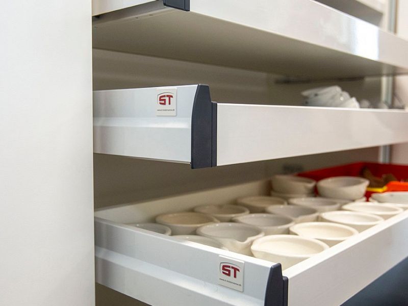 Europaskolen-shelves-2.jpg Europaskolen-shelves-2.jpg