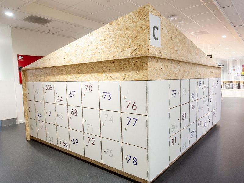 Europaskolen-Garderobe.jpg Europaskolen-Garderobe.jpg