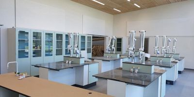 the-school-in-flotum-science-classroom-with-specific-color-request